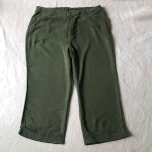 Gently used Coldwater Creek size 10 capri pants.